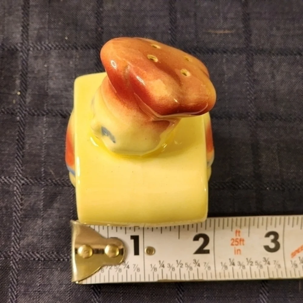 Vintage Shawnee Ceramic S‎ & P Letters Salt and Pepper Shakers